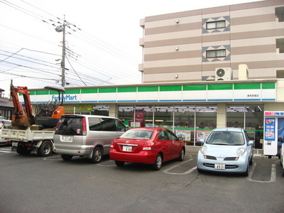 Convenience store. 700m to Family Mart (convenience store)