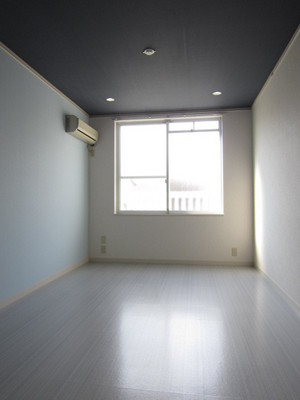 Living and room. Chic room with navy blue accent Cross! 