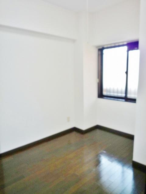 Non-living room. Indoor (10 May 2013) Shooting