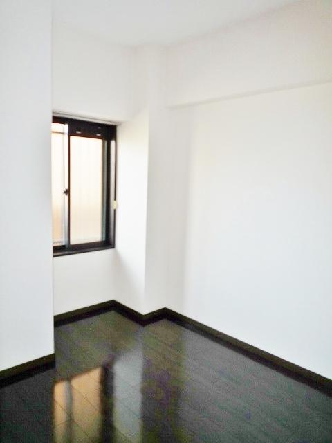 Non-living room. Indoor (10 May 2013) Shooting