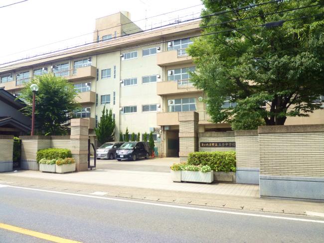 Junior high school. 560m until the Saitama Municipal Doai junior high school
