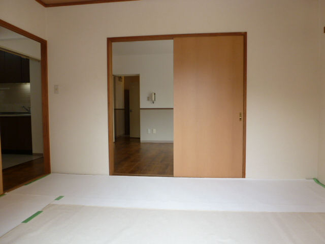 Living and room. Japanese-style room 6 tatami