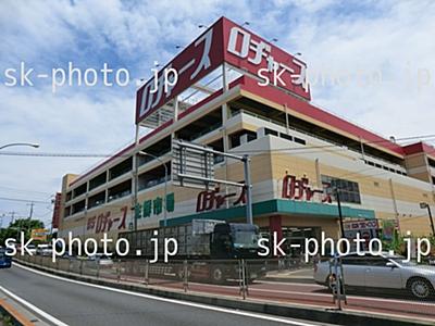 Home center. To Rogers 500m