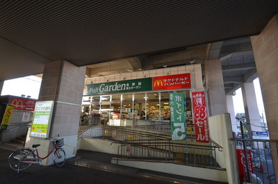 Supermarket. 3000m to Fuji Garden (super)