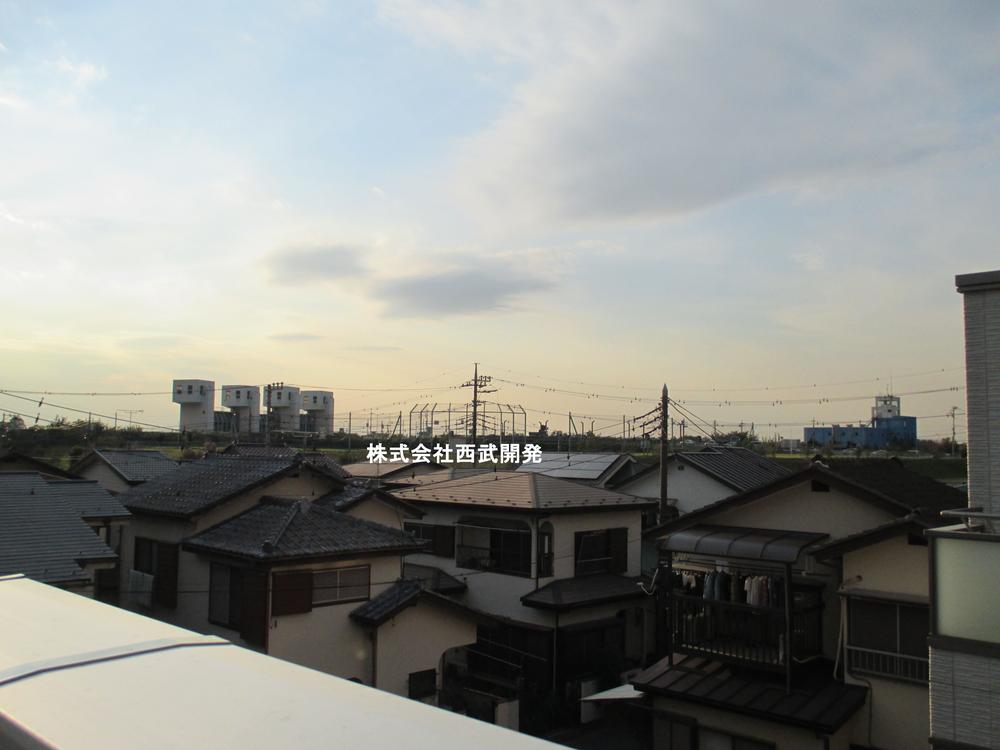 View photos from the dwelling unit. View from the site (November 2013) Shooting