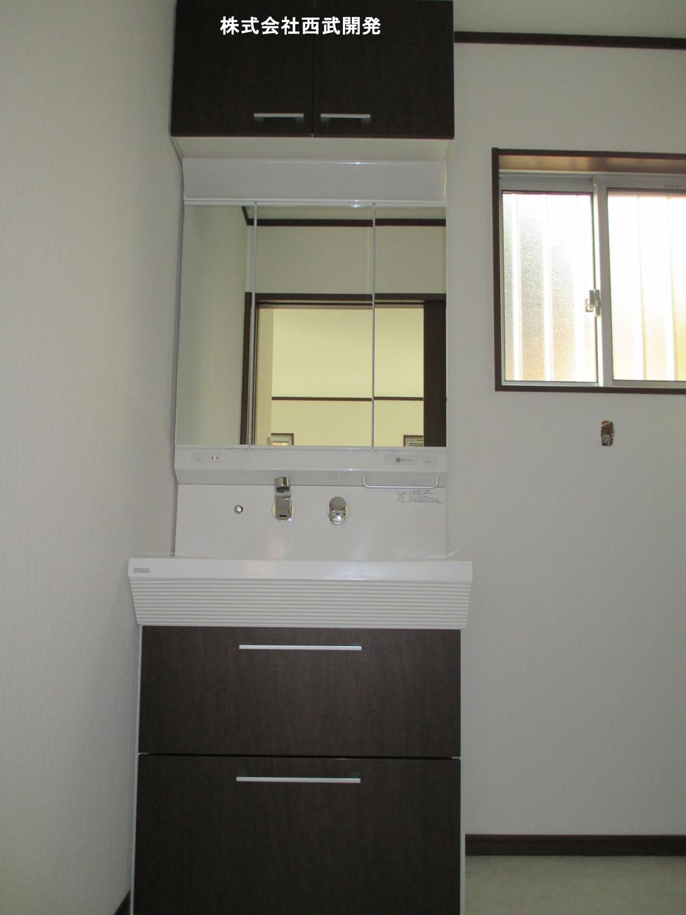 Wash basin, toilet. Indoor (11 May 2013) Shooting