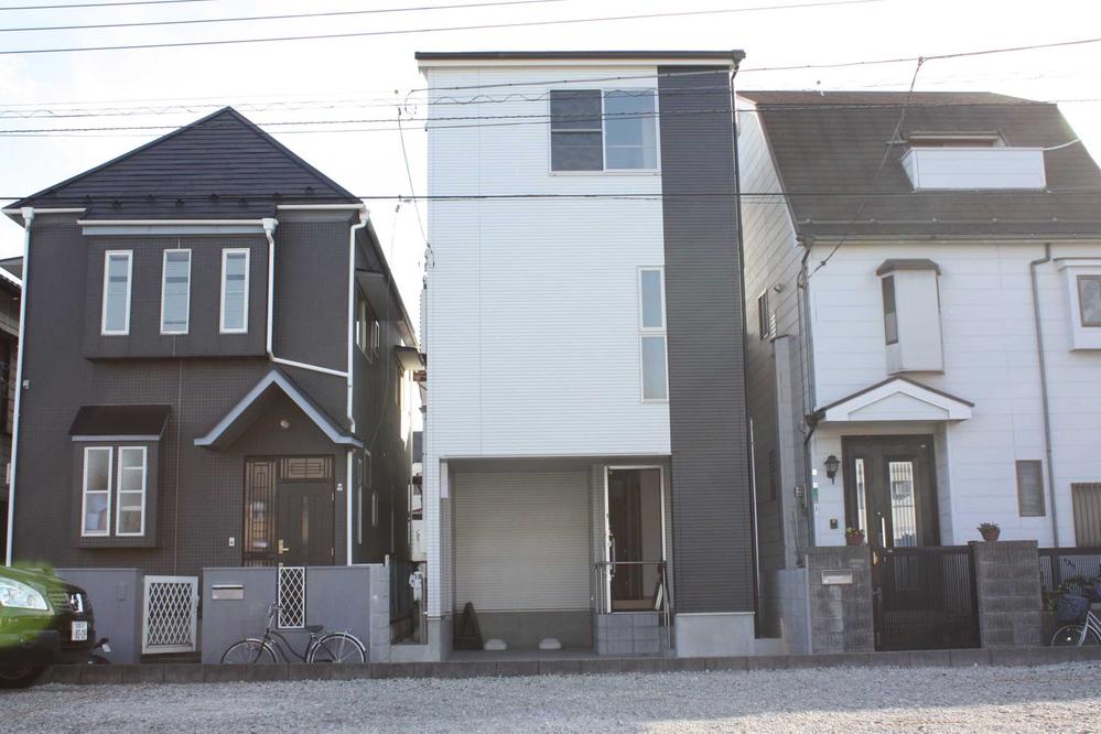 Local appearance photo. Local (12 May 2013) Shooting