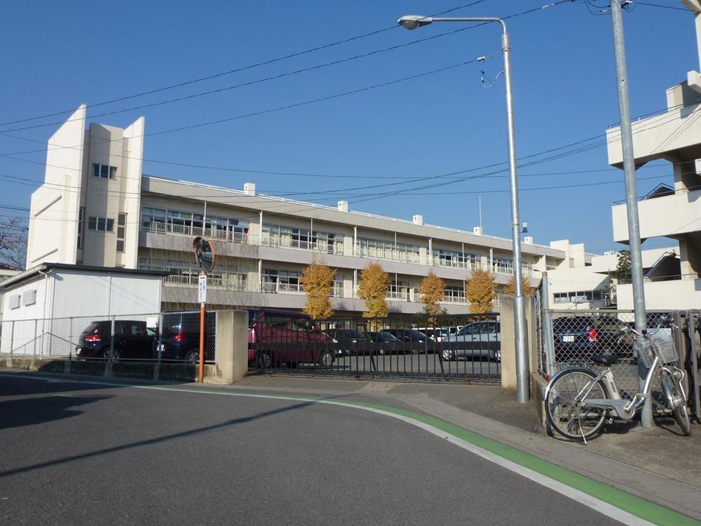 Primary school. 702m until the Saitama Municipal Yono northwest elementary school