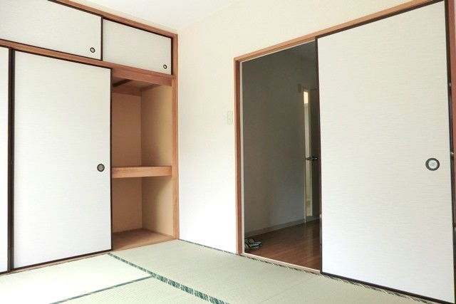 Living and room.  ☆ Plenty of storage ・ Type closet ☆ 