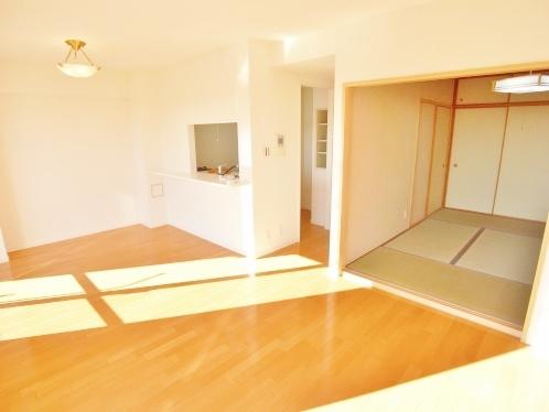 Living. (December 2013) Shooting