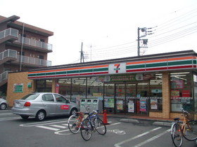 Convenience store. 500m to Seven-Eleven (convenience store)