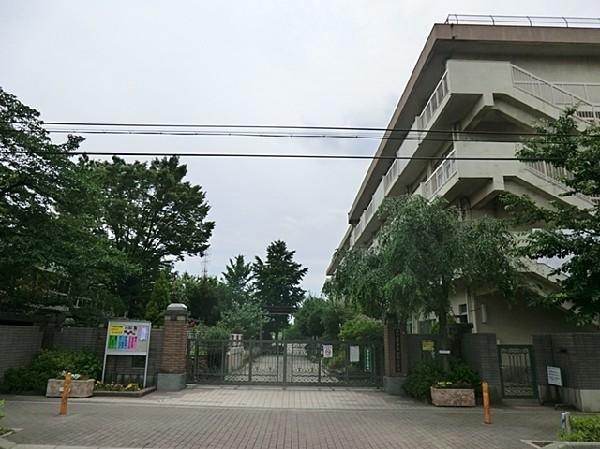 Primary school. Saitama Tatsuta Island 400m up to elementary school