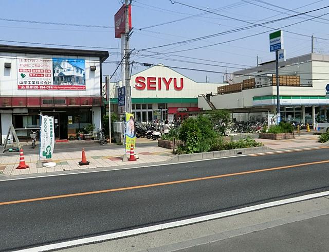 Supermarket. 440m to Urawa store in Seiyu