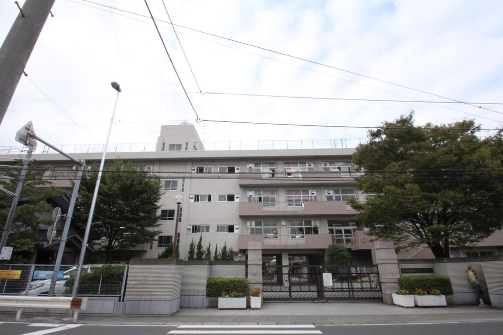 Junior high school. Close to 1614m National Route 17 Route Machiya intersection until the Saitama Municipal Doai junior high school, Extracurricular activities is a very thriving junior high school