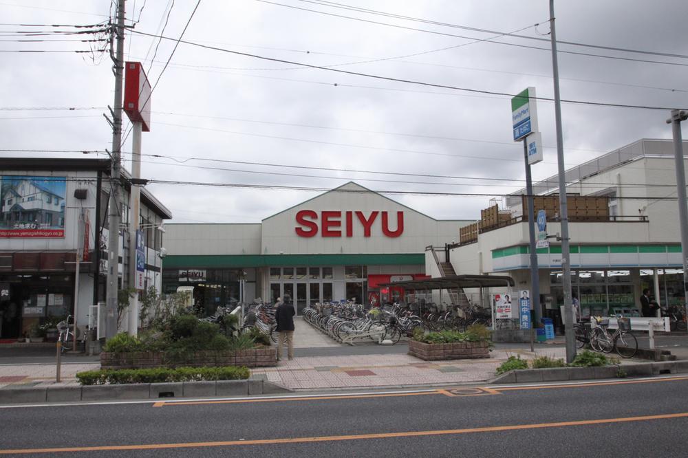 Supermarket. There in front of the station Urawa in the 612m to Urawa store in Seiyu, Is a convenient supermarket is open 24 hours a day