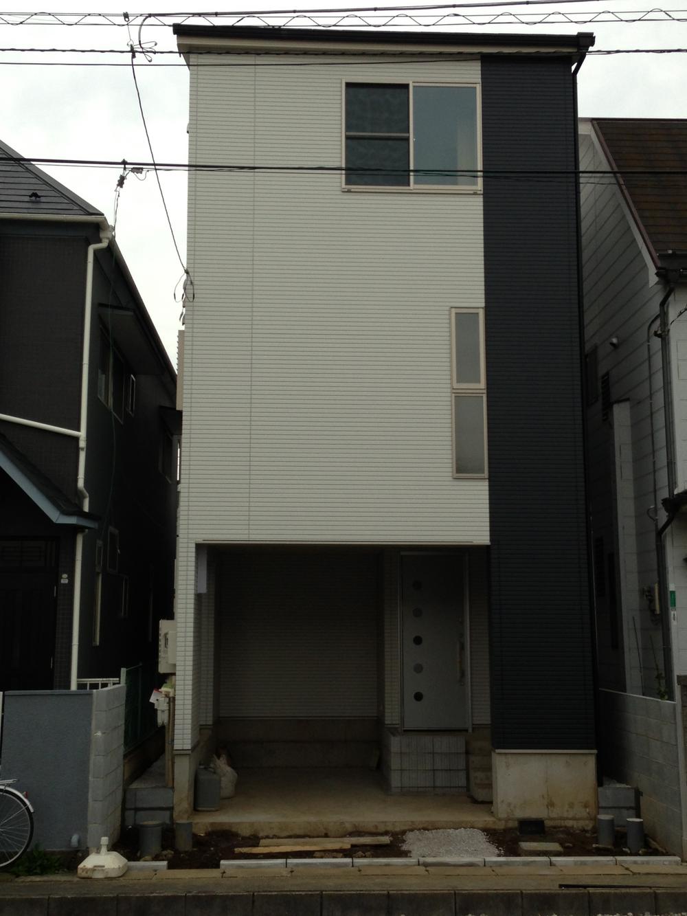 Local appearance photo. Local (11 May 2013) Shooting