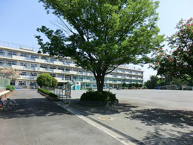 Primary school. 1212m until the Saitama Municipal Okubohigashi Elementary School