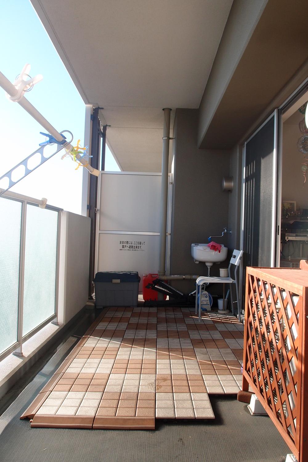 Balcony. Balcony (12 May 2013) Shooting  ※ Furniture and the like in the photo are not included in the sale