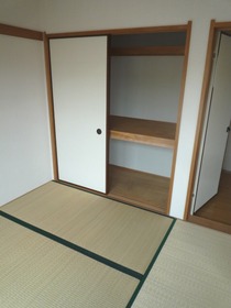 Living and room. Japanese-style room with a closet