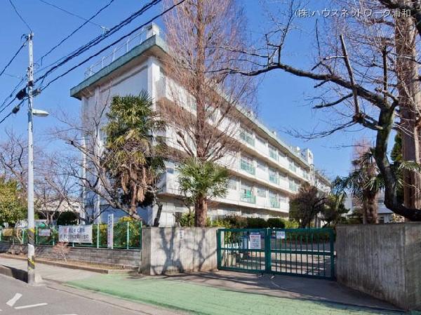 Primary school. 850m until the Saitama Municipal Eiwa elementary school