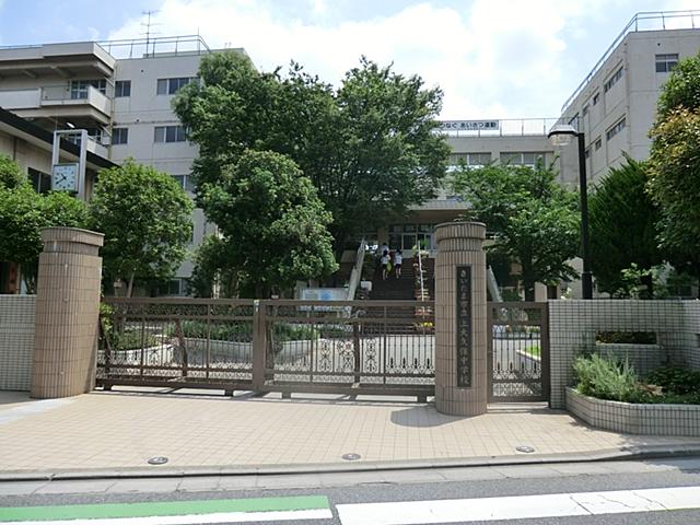 Junior high school. 2140m until the Saitama Municipal Kamiokubo junior high school