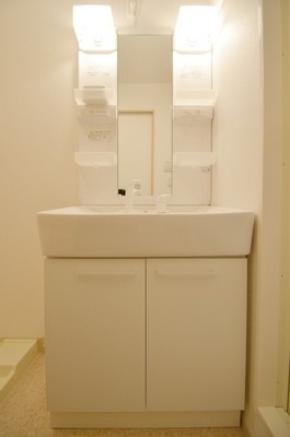 Washroom. Complete image