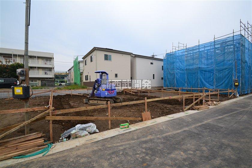 Local photos, including front road. 10 Building site (November 2013) Shooting