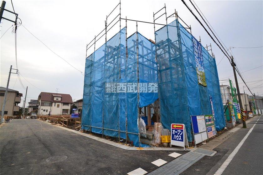 Local photos, including front road. Local (11 May 2013) Shooting