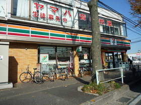 Convenience store. Seven-Eleven (convenience store) to 400m