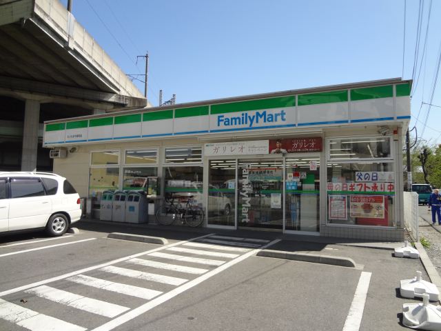 Convenience store. 620m to Family Mart (convenience store)