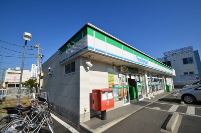 Convenience store. 130m to Family Mart (convenience store)