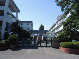 Primary school. Eiwa up to elementary school (elementary school) 900m