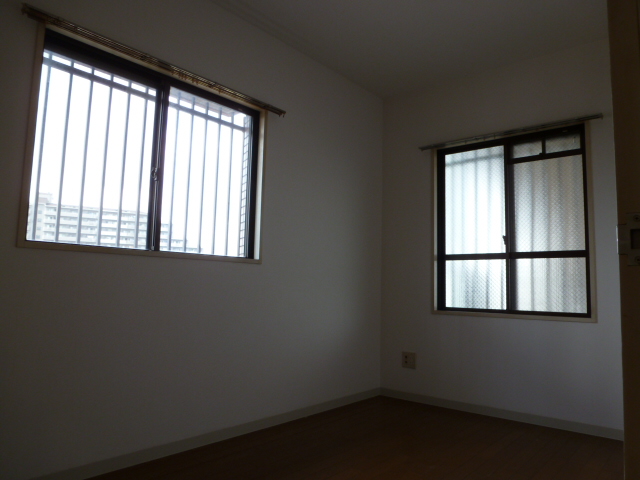 Living and room. Bright two-sided lighting 5.1 tatami Western-style