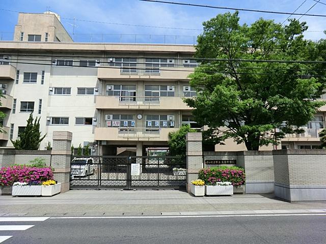 Junior high school. 1587m until the Saitama Municipal Doai junior high school