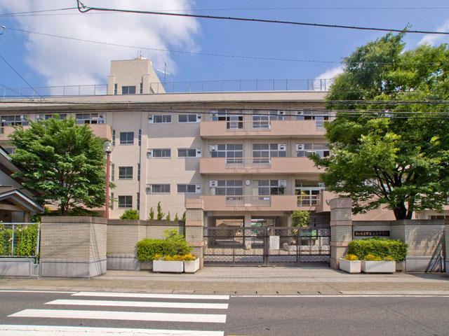 Junior high school. 671m until the Saitama Municipal Doai junior high school