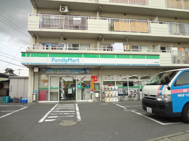 Convenience store. 180m to Family Mart (convenience store)