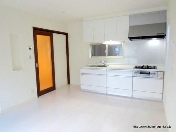 Living. Bright living