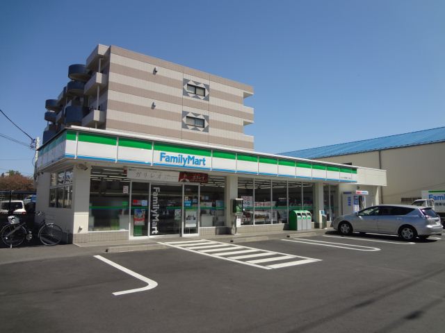 Convenience store. 270m to Family Mart (convenience store)