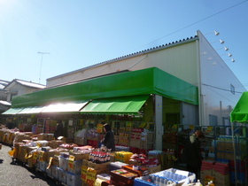 Supermarket. 500m to fresh market (super)