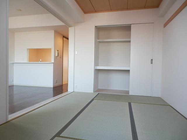 Non-living room.  ◆ 6 Pledge Japanese-style room with closet
