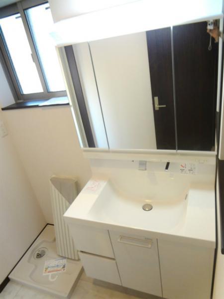 Wash basin, toilet. Furniture that is reflected in the photograph ・ Small parts are not included in the sale.
