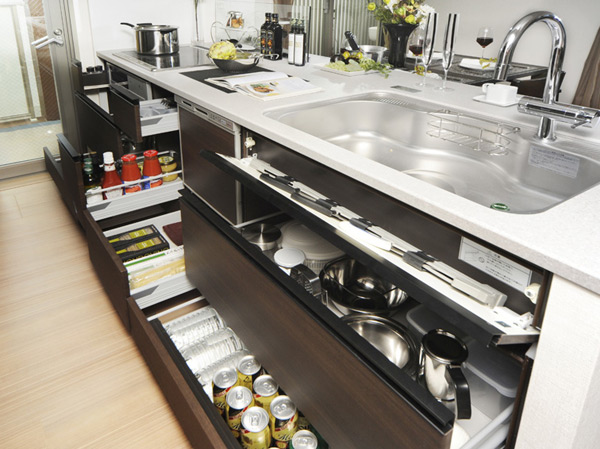 Kitchen.  [kitchen] Kitchens with, such as kitchen knife insertion of artificial marble worktop and sink pocket. Soft-close function with in the back of the thing is taken out easily slide storage.