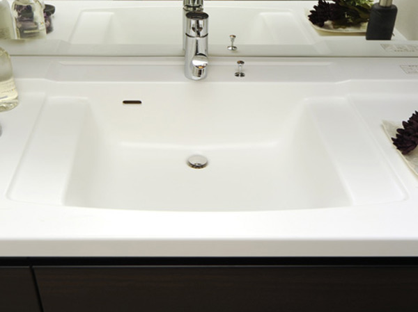 Bathing-wash room.  [Square bowl integrated counter] Stylish integrated counter. Side steps, such as a cup is put is also convenient.