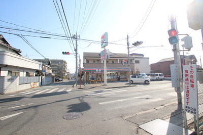 Convenience store. 595m to Seven-Eleven (convenience store)