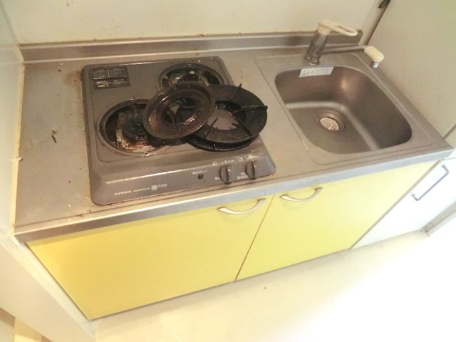 Kitchen.  ☆ It comes with a gas stove 2-neck ☆ 