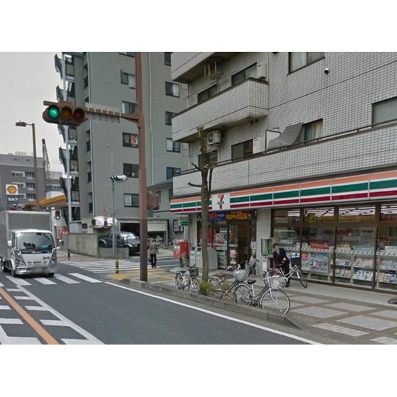 Convenience store. Seven-Eleven (convenience store) up to 100m