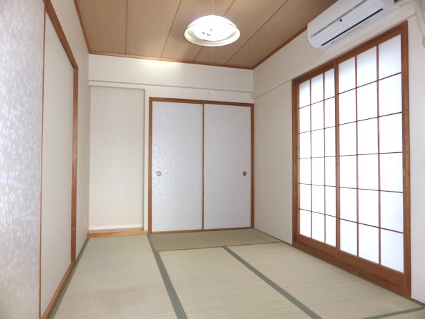 Other room space. There is a closet between 1, The main bedroom is on your futon school