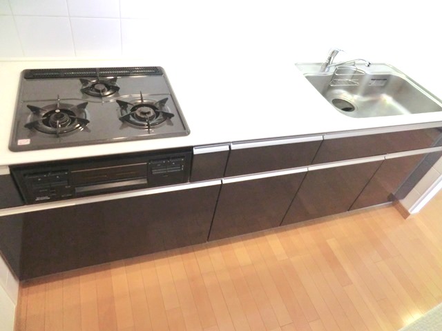 Kitchen.  ☆ 3-neck gas stove ・ Grill with a kitchen ☆ 