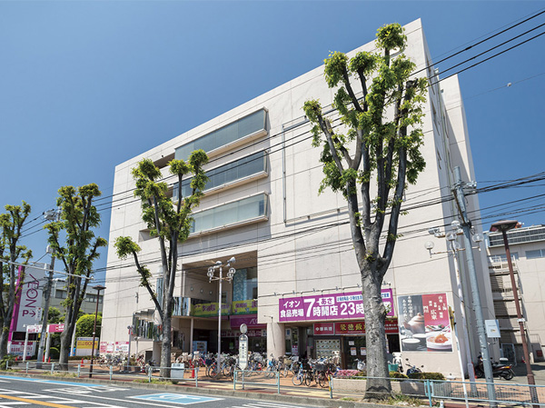 Surrounding environment. ion Kitaurawa store (about 810m ・ 11-minute walk)