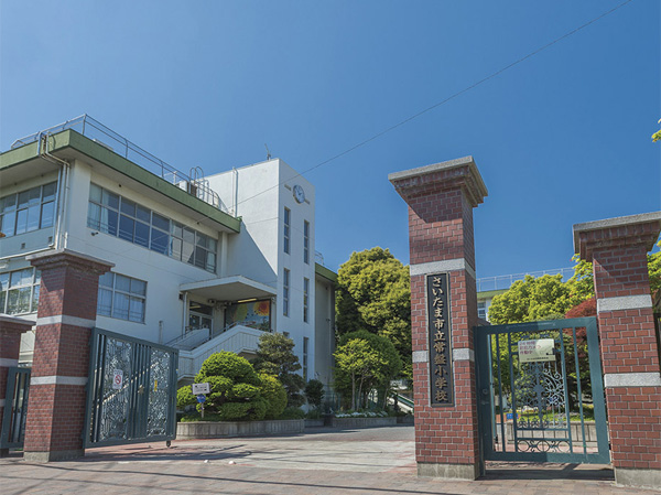 Surrounding environment. Municipal Tokiwa Elementary School (about 220m ・ A 3-minute walk)